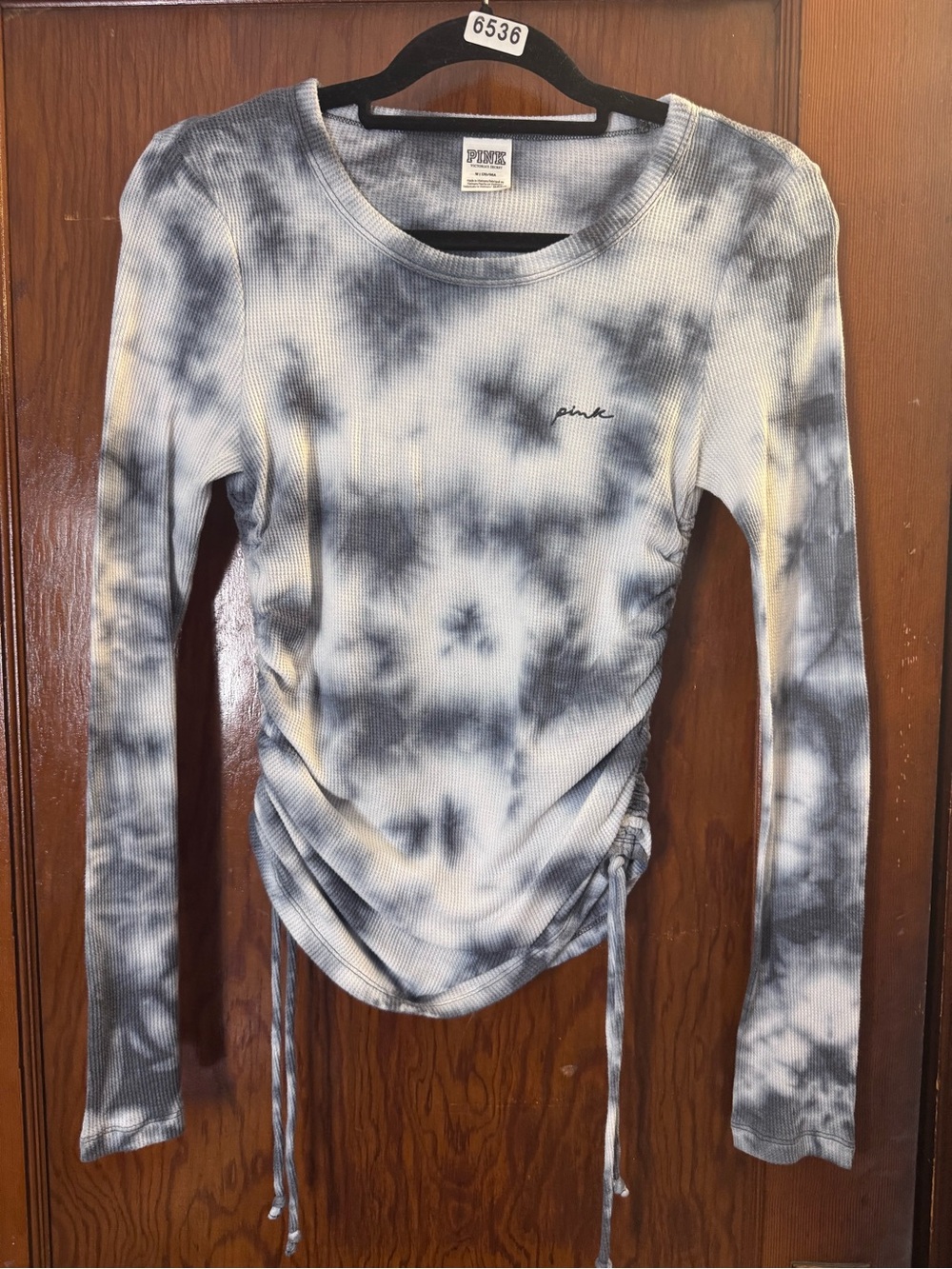 PINK Victoria's Secret Gray & White Tie-Dye Ribbed Long Sleeve with Ruched Sides